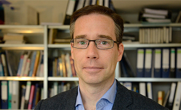 Prof. Dr. Andrew Gloster Prof. Dr. Andrew Gloster